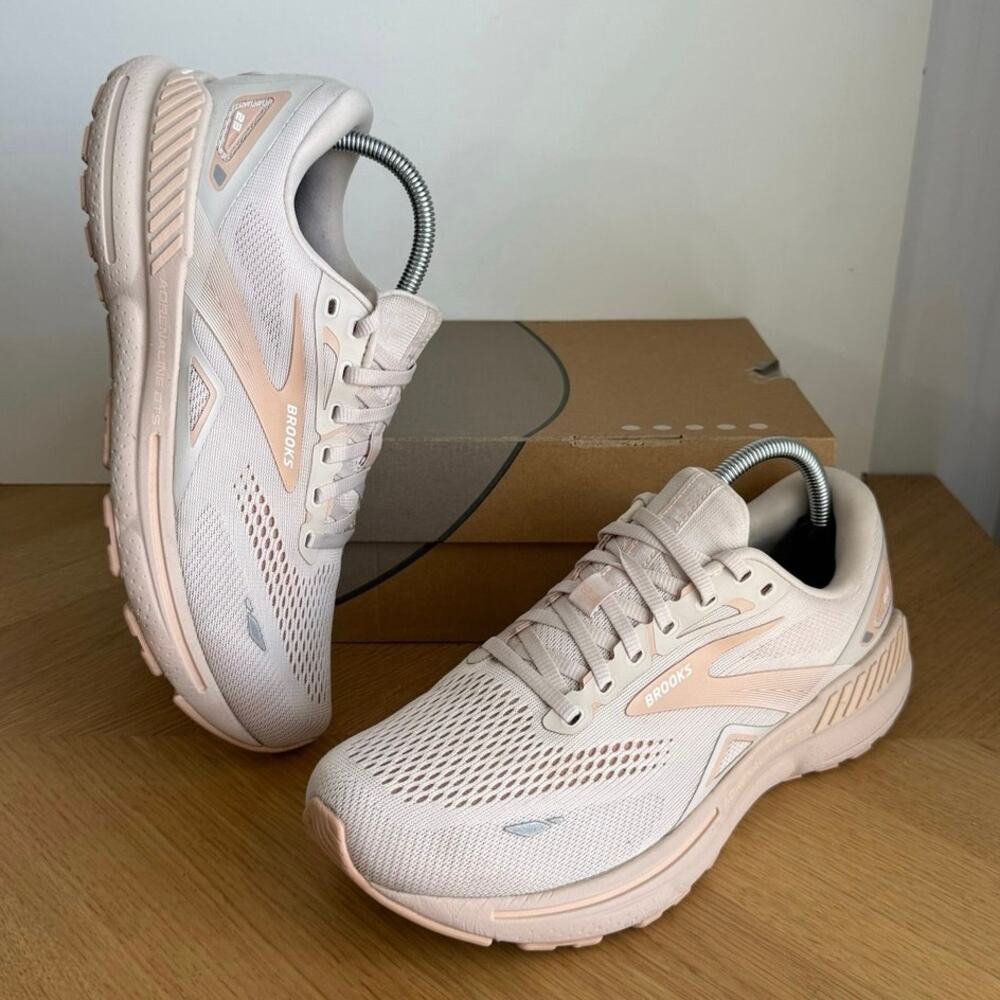 Brooks Adrenaline GTS 24 Women Running Sneakers- SZ 10.5